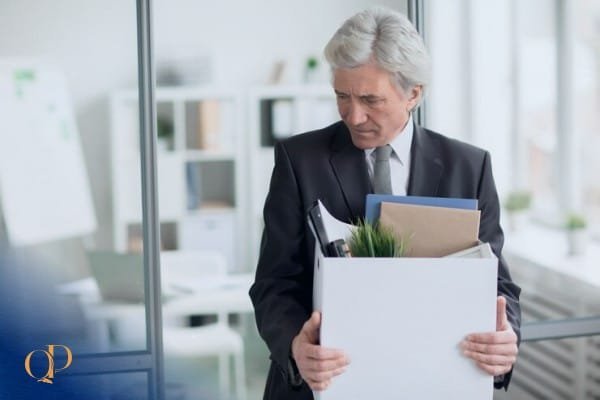 O que acontece quando uma empresa realiza uma demissão em massa
